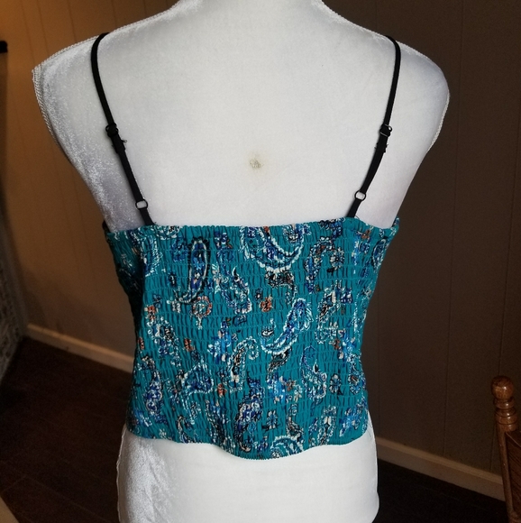 Beautiful spaghetti strap crop top - Picture 2 of 5